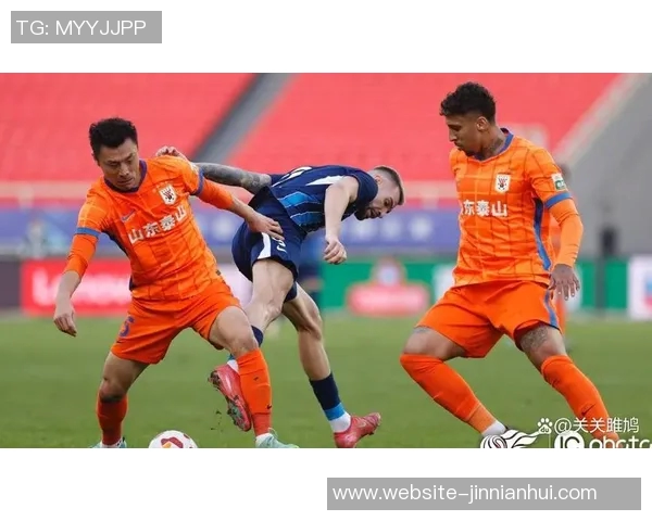 山东泰山庆祝成立32周年五次夺顶级联赛冠军八次捧足协杯奖杯 山东泰山庆祝成立32周年五次夺顶级联赛冠军八次捧足协杯奖杯