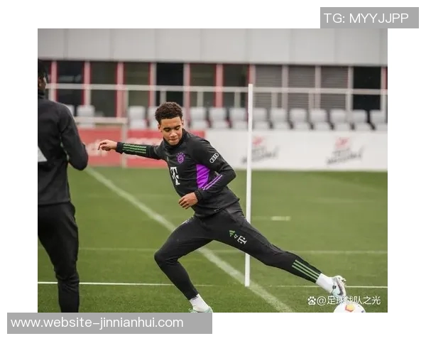 卡尔伤情恢复回归训练拜仁全队仅穆西亚拉缺席合练