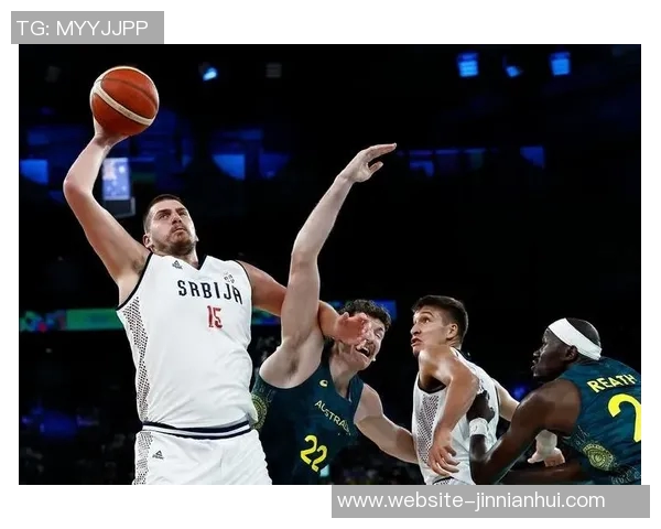 约基奇半场状态火热5投4中轻松斩获14分5篮板2助攻