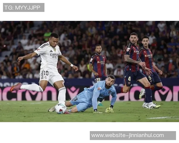 姆巴佩西甲前11轮狂轰13球仅次于C罗成皇马新传奇